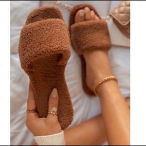 NWB Faux Sherpa Teddy Slides